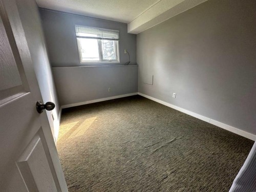 6323 59 Avenue, Red Deer, AB - Indoor Photo Showing Other Room