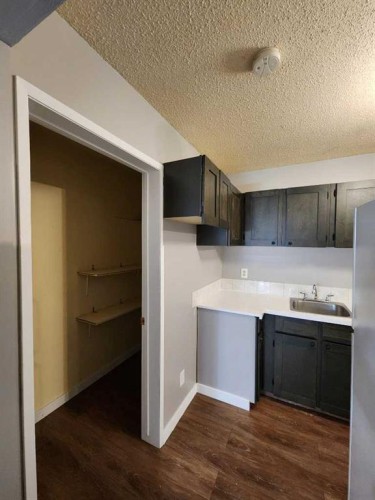 6323 59 Avenue, Red Deer, AB - Indoor Photo Showing Kitchen