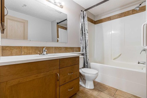 3-148 Rockyledge View Nw, Calgary, AB - Indoor Photo Showing Bathroom