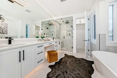 214 27 Avenue Nw, Calgary, AB - Indoor Photo Showing Bathroom