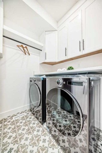 214 27 Avenue Nw, Calgary, AB - Indoor Photo Showing Laundry Room
