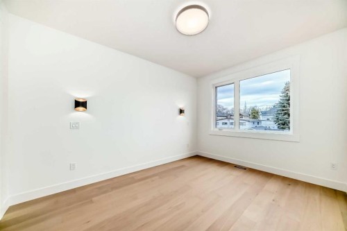 214 27 Avenue Nw, Calgary, AB - Indoor Photo Showing Other Room