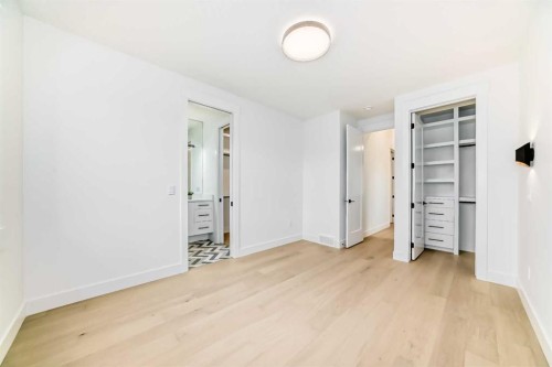 214 27 Avenue Nw, Calgary, AB - Indoor Photo Showing Other Room