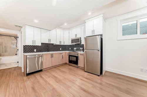 214 27 Avenue Nw, Calgary, AB - Indoor Photo Showing Kitchen