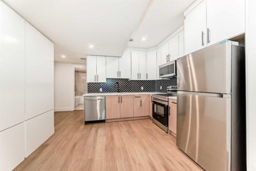 214 27 Avenue Nw, Calgary, AB - Indoor Photo Showing Kitchen