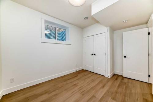 214 27 Avenue Nw, Calgary, AB - Indoor Photo Showing Other Room