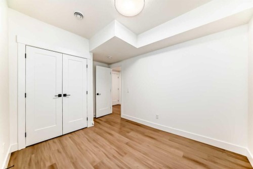 214 27 Avenue Nw, Calgary, AB - Indoor Photo Showing Other Room