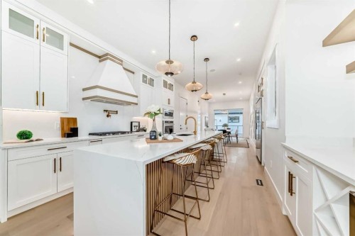 214 27 Avenue Nw, Calgary, AB - Indoor Photo Showing Kitchen With Upgraded Kitchen