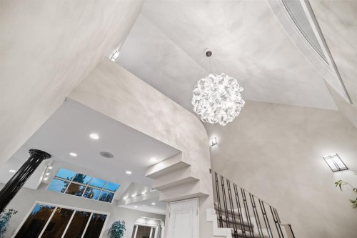 42 Woodhaven Crescent Sw, Calgary, AB - Indoor Photo Showing Other Room