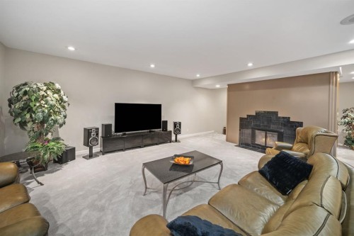 42 Woodhaven Crescent Sw, Calgary, AB - Indoor Photo Showing Living Room