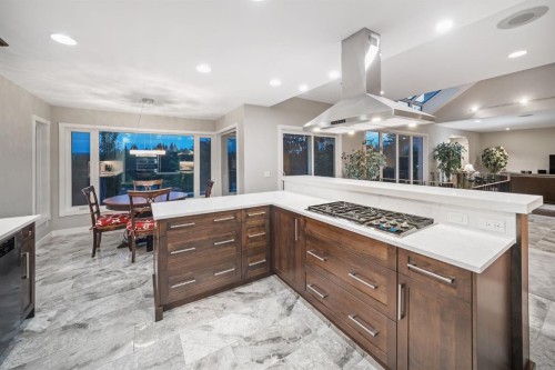 42 Woodhaven Crescent Sw, Calgary, AB - Indoor Photo Showing Kitchen