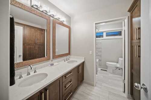 42 Woodhaven Crescent Sw, Calgary, AB - Indoor Photo Showing Bathroom