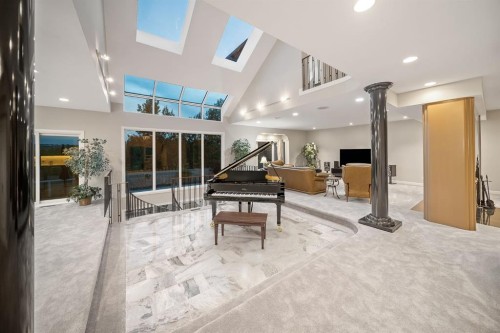 42 Woodhaven Crescent Sw, Calgary, AB - Indoor Photo Showing Other Room