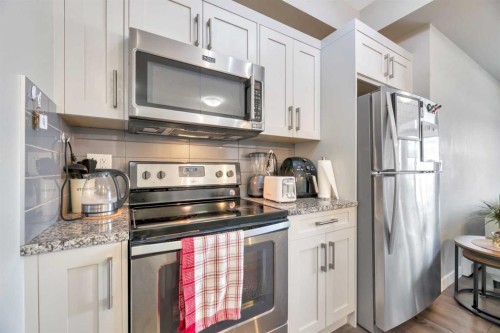 119-10 Walgrove Se, Calgary, AB - Indoor Photo Showing Kitchen