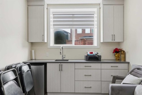 58 Howse Mount Ne, Calgary, AB - Indoor Photo Showing Kitchen