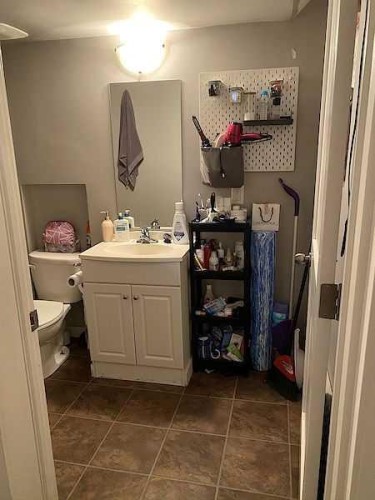1324 1 Street Sw, Calgary, AB - Indoor Photo Showing Bathroom