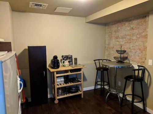 1324 1 Street Sw, Calgary, AB - Indoor Photo Showing Other Room