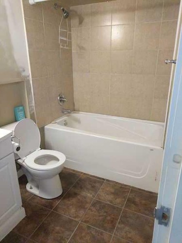 1324 1 Street Sw, Calgary, AB - Indoor Photo Showing Bathroom