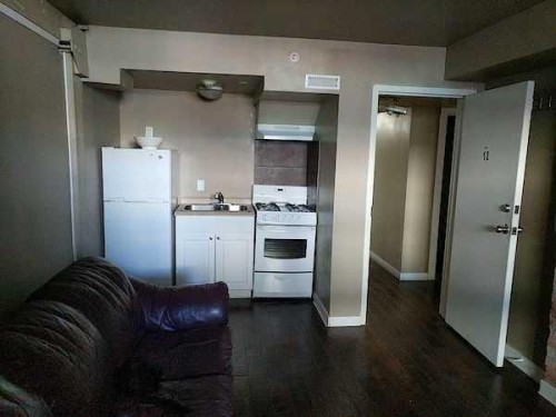 1324 1 Street Sw, Calgary, AB - Indoor Photo Showing Kitchen With Double Sink