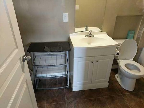 1324 1 Street Sw, Calgary, AB - Indoor Photo Showing Bathroom