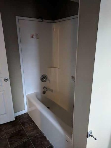 1324 1 Street Sw, Calgary, AB - Indoor Photo Showing Bathroom