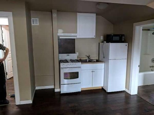 1324 1 Street Sw, Calgary, AB - Indoor Photo Showing Kitchen