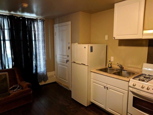 1324 1 Street Sw, Calgary, AB - Indoor Photo Showing Kitchen With Double Sink