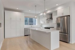 819 Shawnee Terrace SW Calgary, AB T2Y 0T4