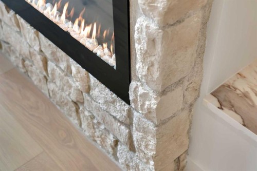 239 22 Avenue Ne, Calgary, AB - Indoor Photo Showing Other Room