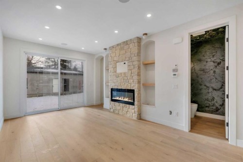 239 22 Avenue Ne, Calgary, AB - Indoor Photo Showing Living Room With Fireplace