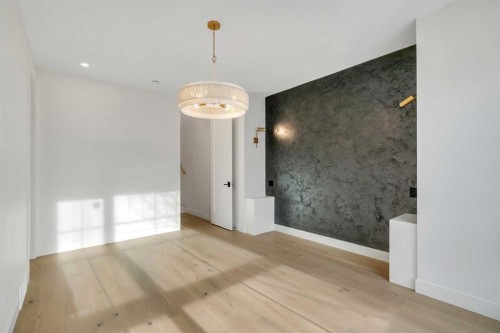 239 22 Avenue Ne, Calgary, AB - Indoor Photo Showing Other Room