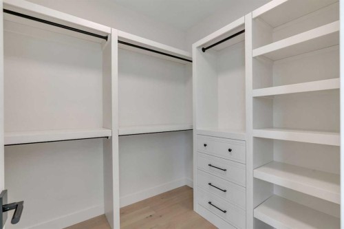 239 22 Avenue Ne, Calgary, AB - Indoor With Storage