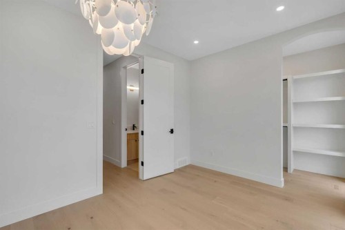 239 22 Avenue Ne, Calgary, AB - Indoor Photo Showing Other Room