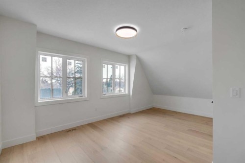 239 22 Avenue Ne, Calgary, AB - Indoor Photo Showing Other Room