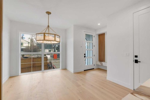 239 22 Avenue Ne, Calgary, AB - Indoor Photo Showing Other Room