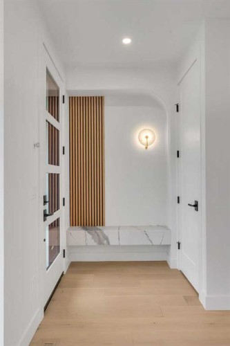 239 22 Avenue Ne, Calgary, AB - Indoor Photo Showing Other Room