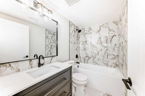 116 Rundlecairn Rise Ne, Calgary, AB - Indoor Photo Showing Bathroom
