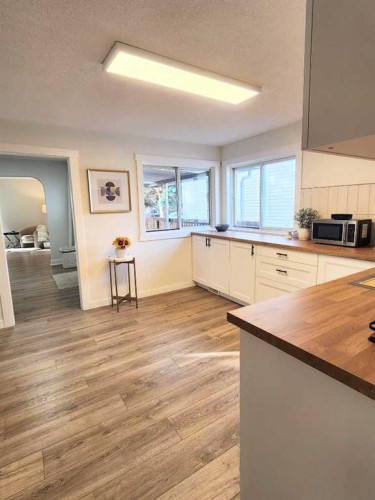 406 8 Avenue Se, High River, AB - Indoor