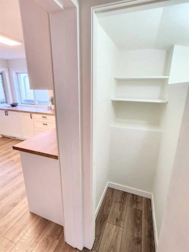 406 8 Avenue Se, High River, AB - Indoor