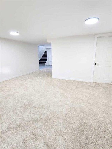 406 8 Avenue Se, High River, AB - Indoor