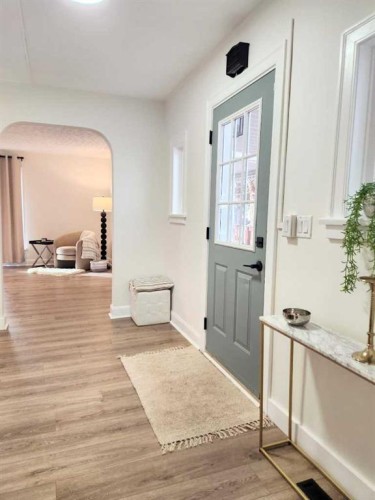 406 8 Avenue Se, High River, AB - Indoor Photo Showing Other Room