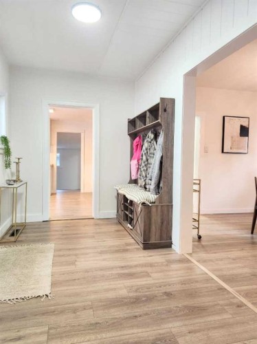 406 8 Avenue Se, High River, AB - Indoor Photo Showing Other Room