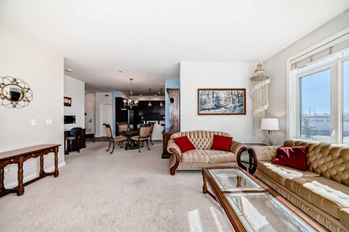216-1005B Westmount Drive, Strathmore, AB - Indoor Photo Showing Living Room