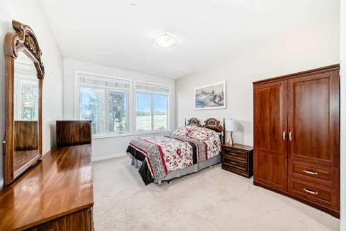 216-1005B Westmount Drive, Strathmore, AB - Indoor Photo Showing Bedroom