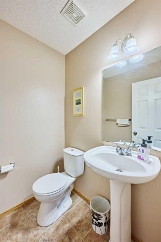60 Edgeridge Close Nw, Calgary, AB - Indoor Photo Showing Bathroom