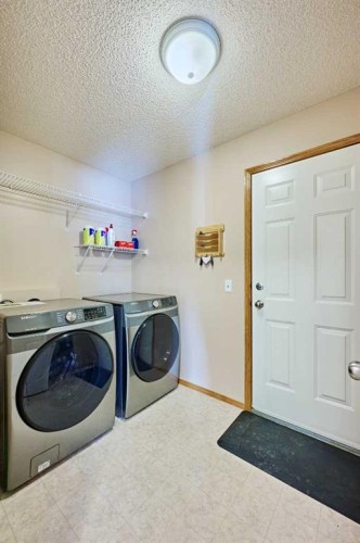60 Edgeridge Close Nw, Calgary, AB - Indoor Photo Showing Laundry Room