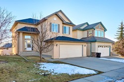 60 Edgeridge Close NW Calgary, AB T3A 6K4