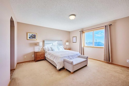 60 Edgeridge Close Nw, Calgary, AB - Indoor Photo Showing Bedroom
