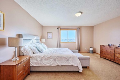 60 Edgeridge Close Nw, Calgary, AB - Indoor Photo Showing Bedroom