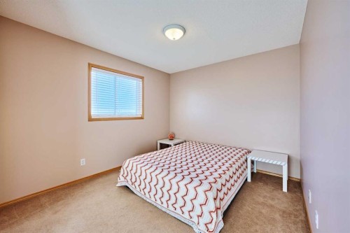60 Edgeridge Close Nw, Calgary, AB - Indoor Photo Showing Bedroom